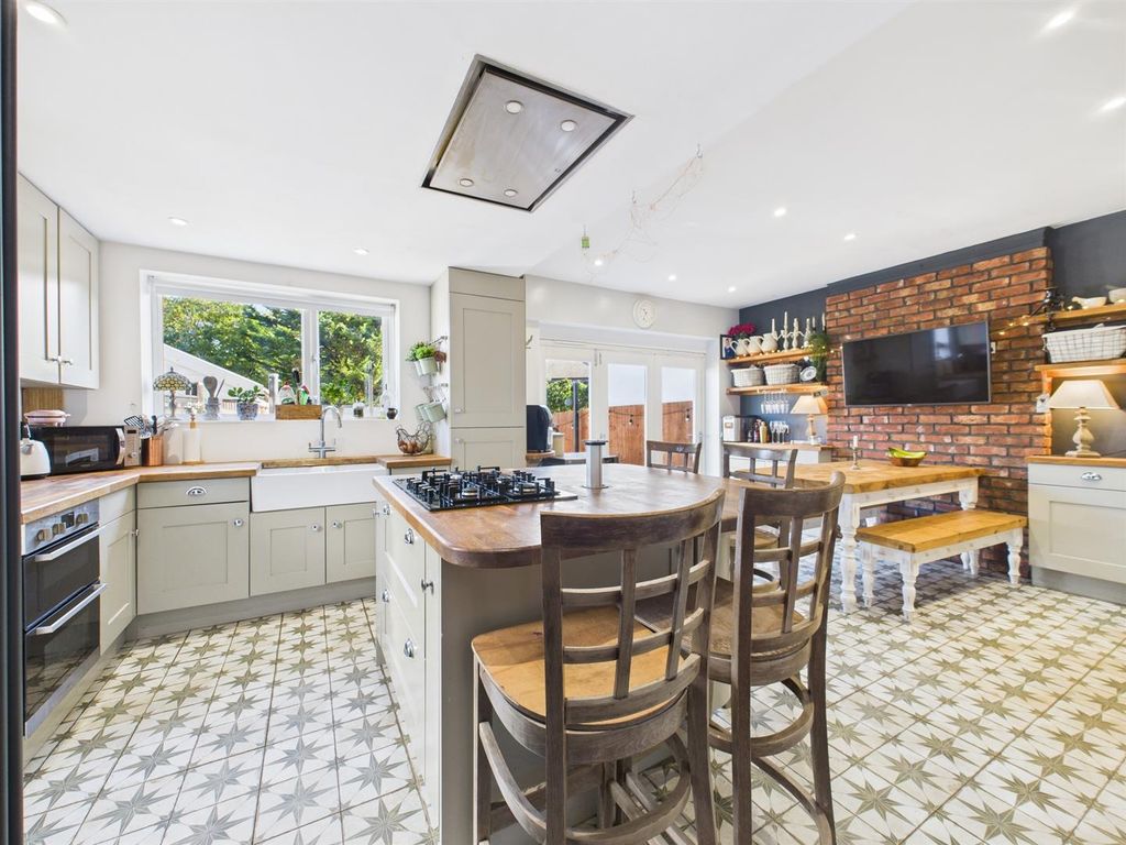 Property photo 2 of 15 Cam05080G0-Pr0189-Still015.Jpg