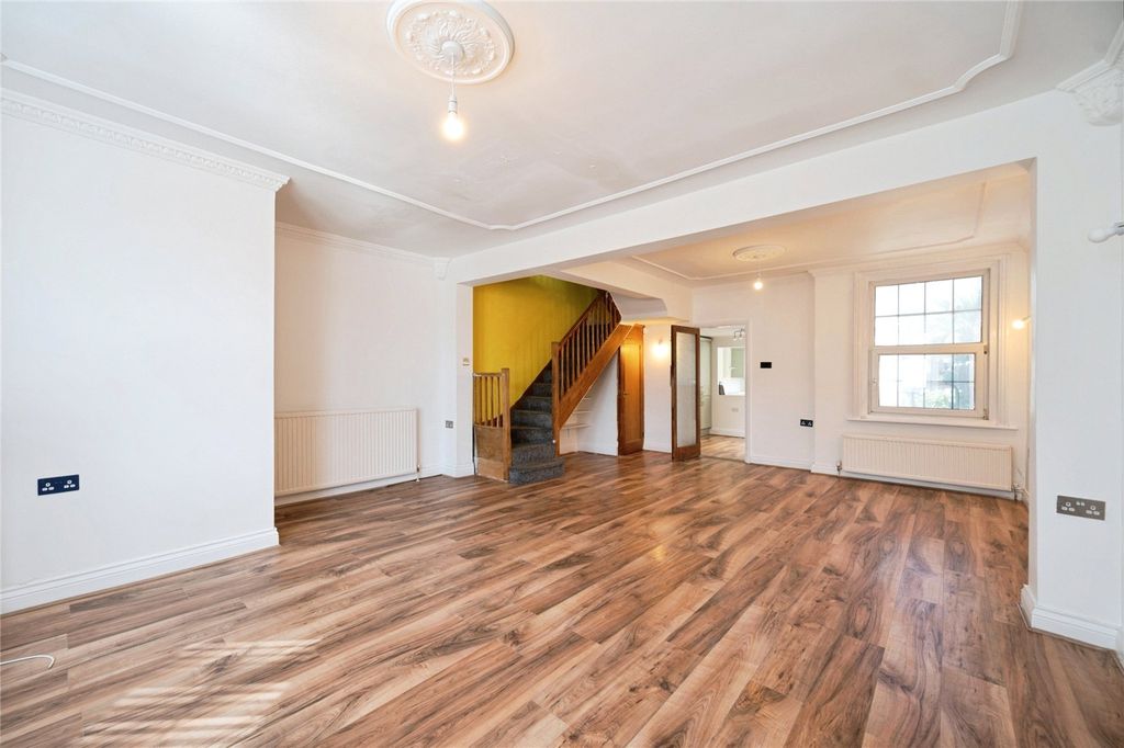 Property photo 2 of 17 Picture No. 36