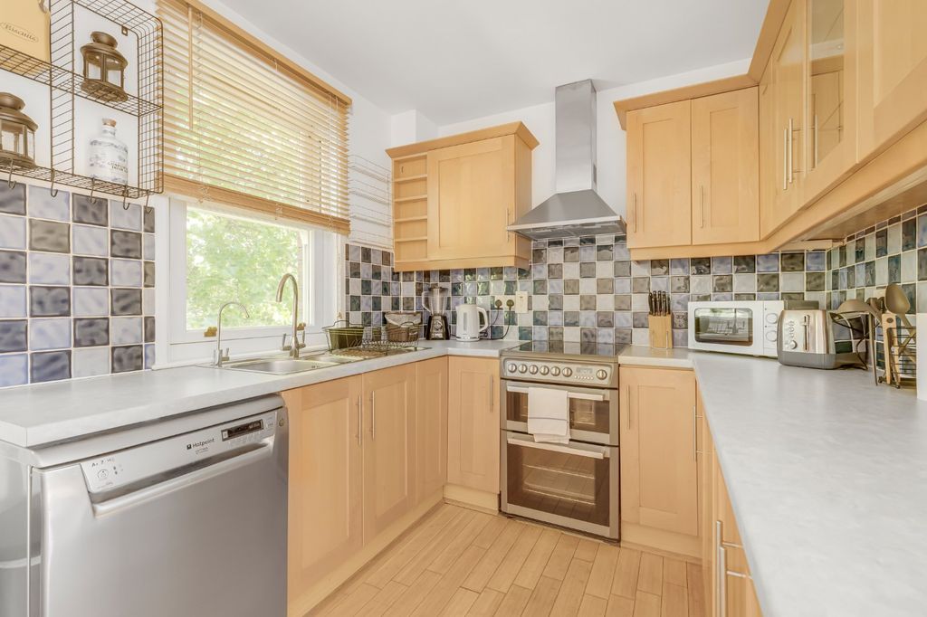 Property photo 3 of 10 Picture No. 12