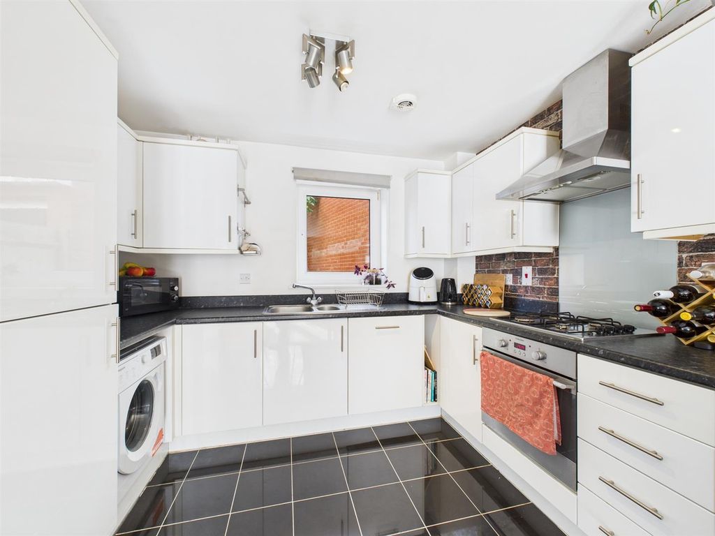 Property photo 3 of 9 Cam04907G0-Pr0337-Still003.Jpg