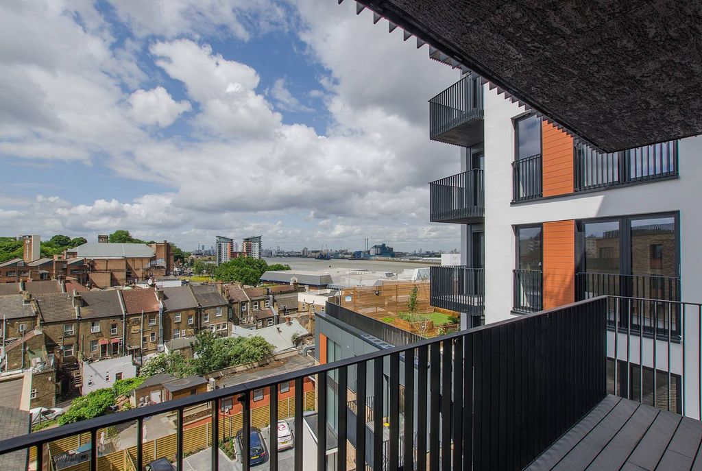 Property photo 3 of 6