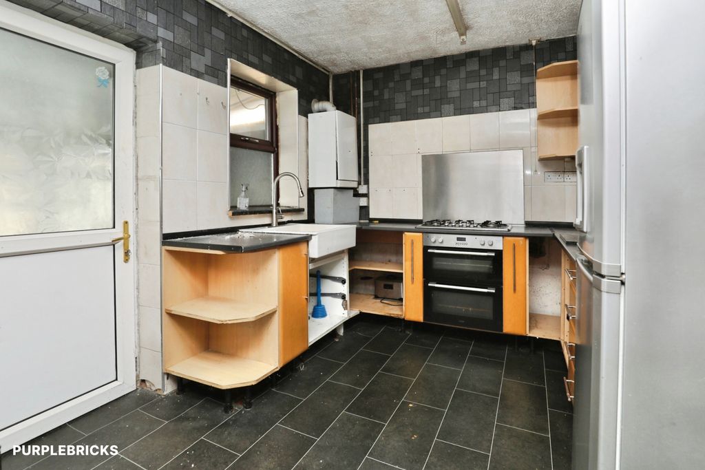Property photo 3 of 21