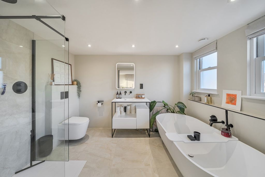 Property photo 3 of 20 Picture No. 06