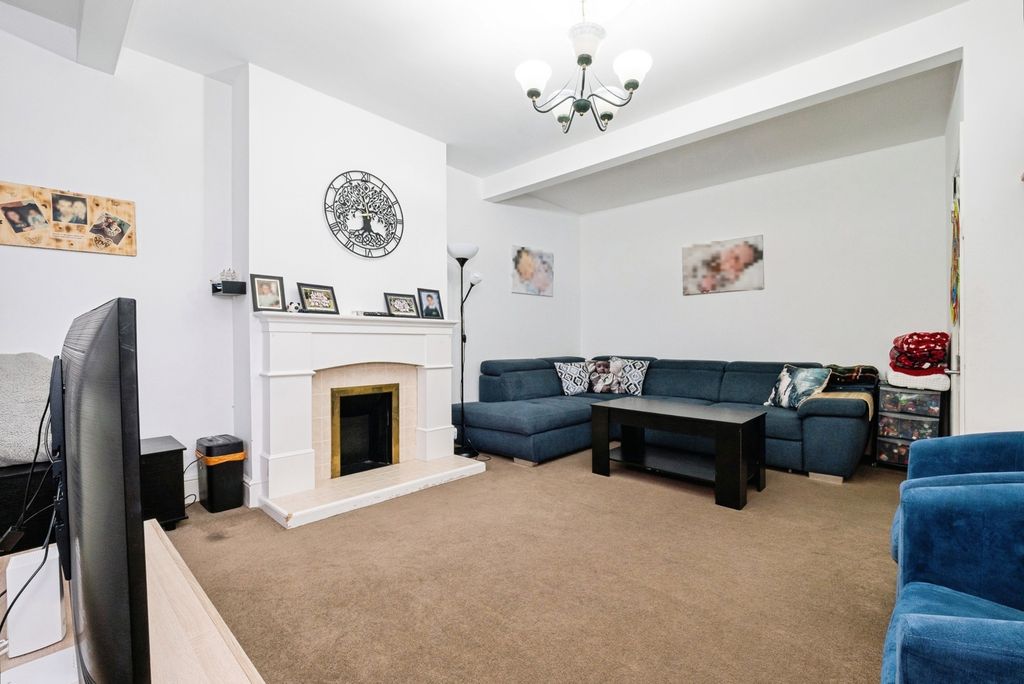 Property photo 3 of 17 Photo