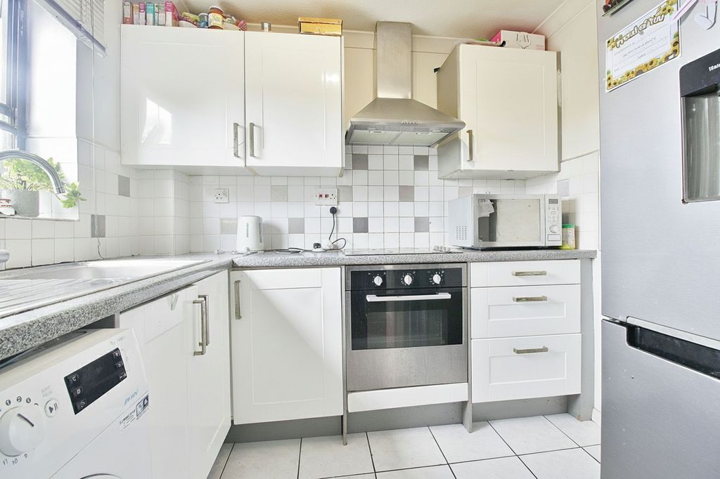 Property photo 3 of 6