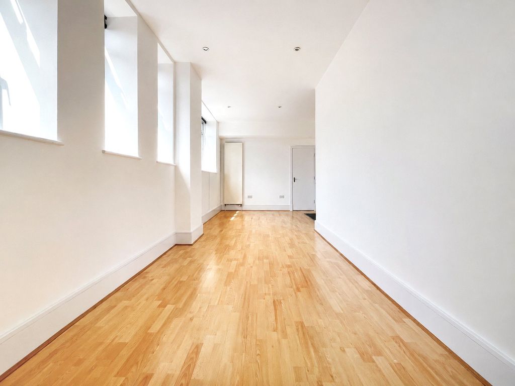 Property photo 3 of 11 Picture No. 01