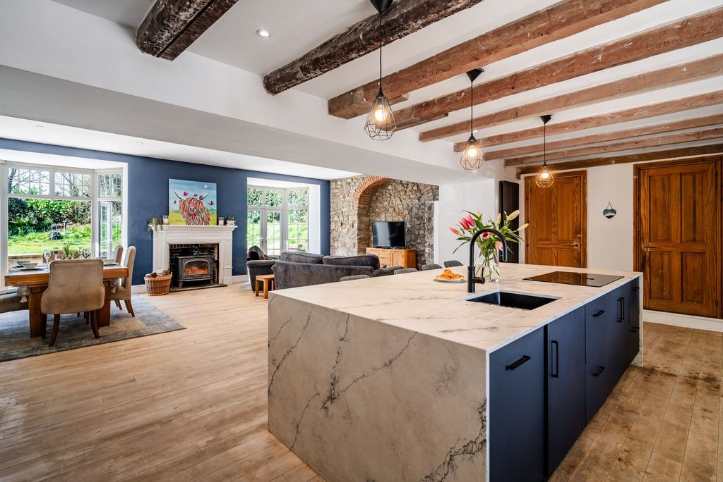 Property photo 3 of 81