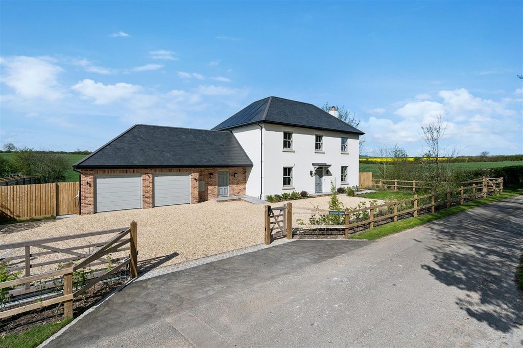 Property photo 1 of 10 106416_Dunwood House Park Drive(6).Jpg