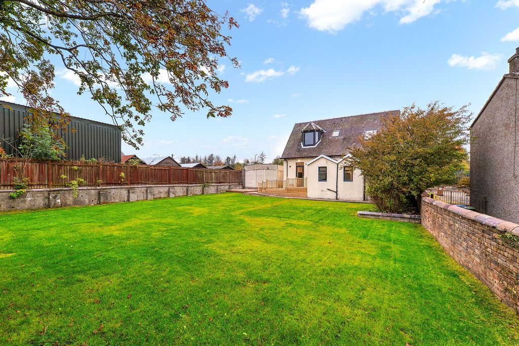 Property photo 1 of 53 Rear Garden