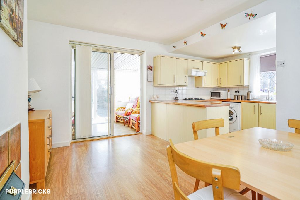 Property photo 3 of 27