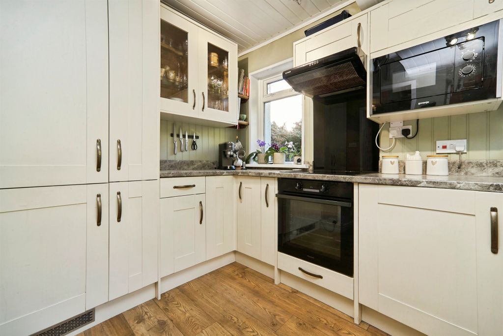 Property photo 3 of 27