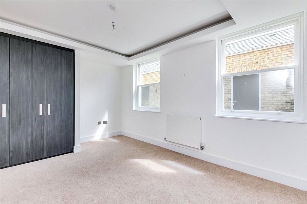 Property photo 3 of 6
