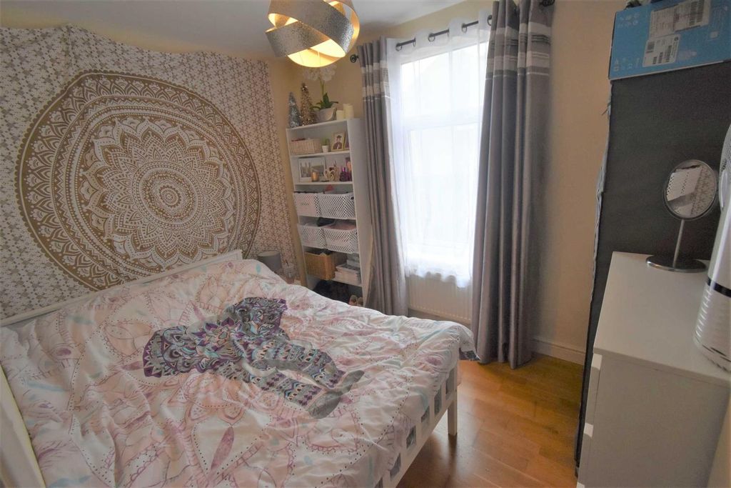 Property photo 3 of 5