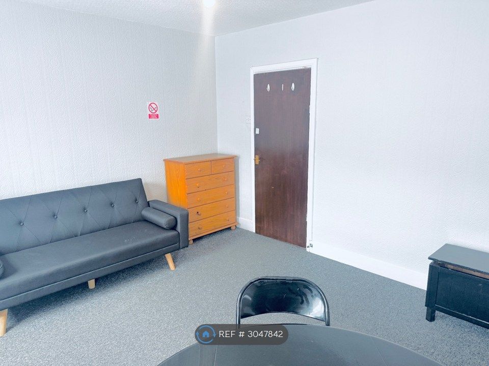 Property photo 3 of 15 Lounge