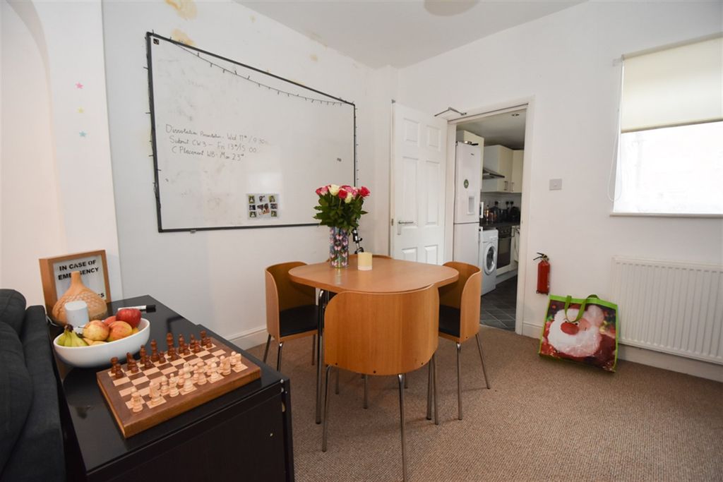 Property photo 2 of 9 Dining Area