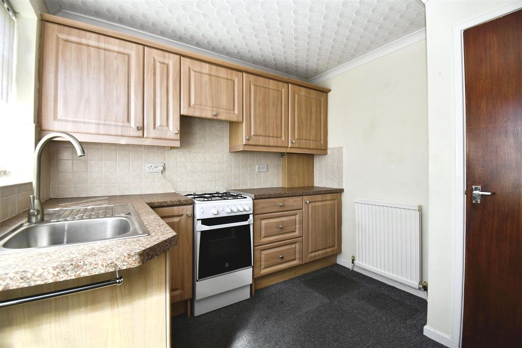 Property photo 3 of 15 Kitchen