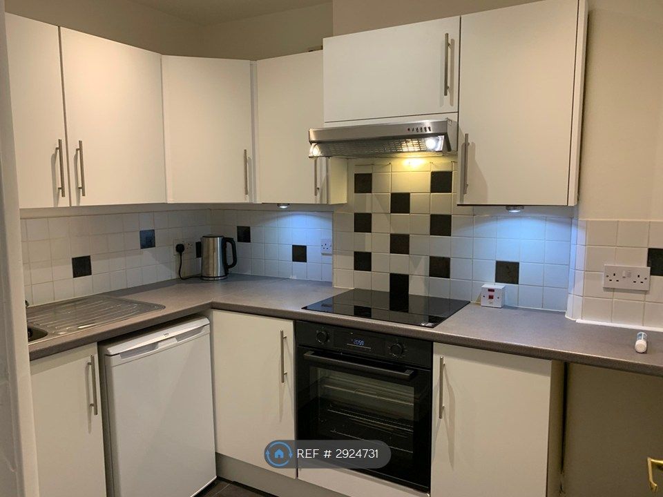 Property photo 2 of 8 Kitchen