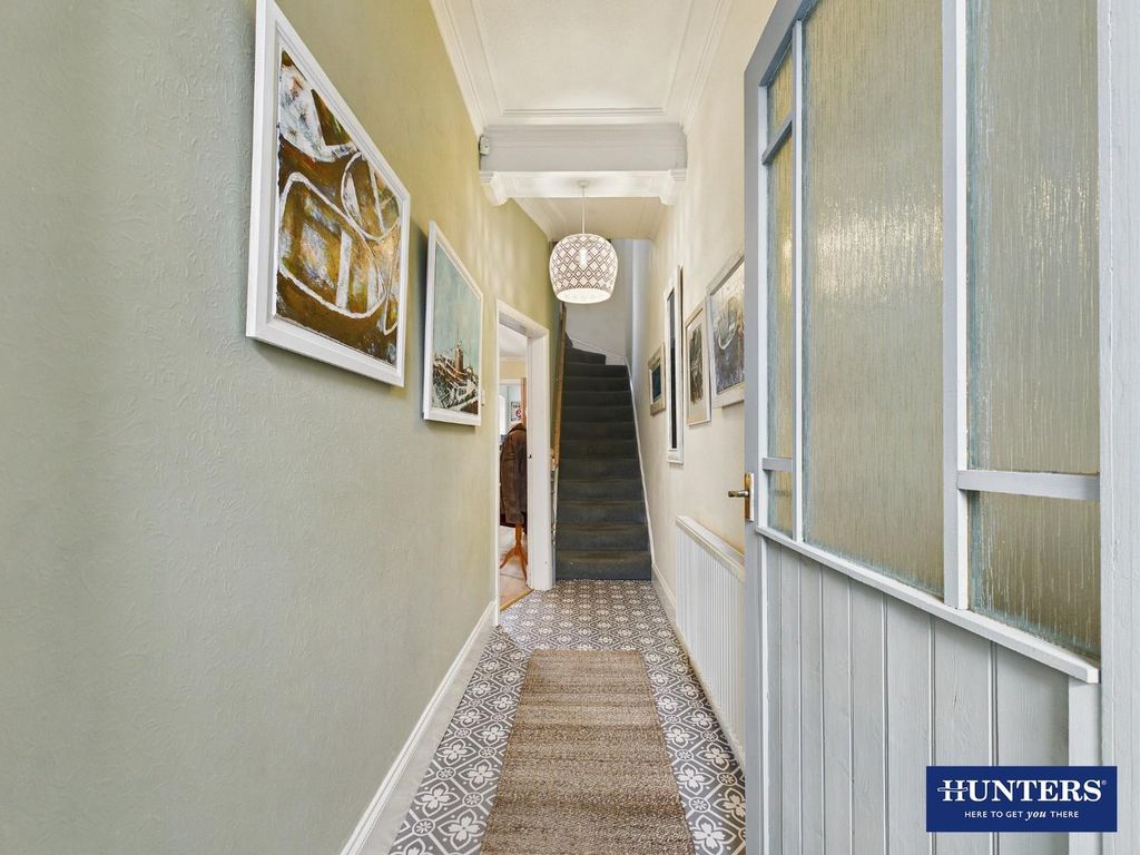 Property photo 2 of 21 Hallway