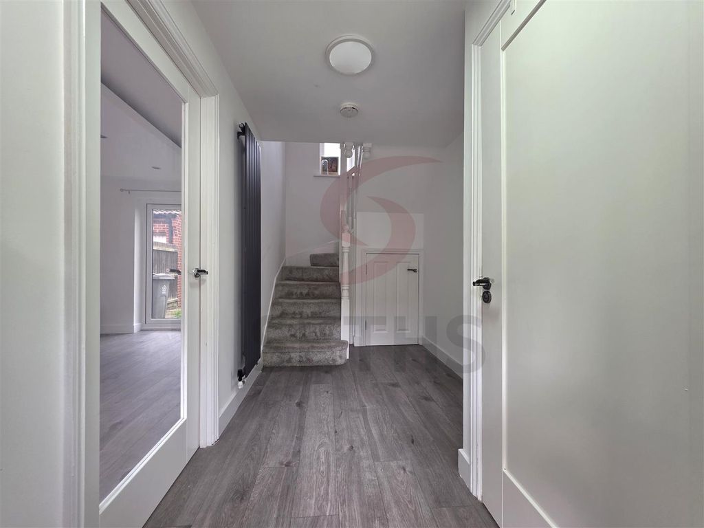 Property photo 2 of 16 Hallway