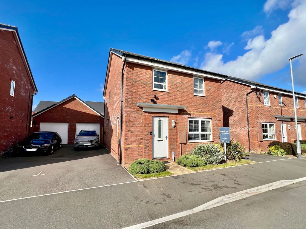 Property photo 1 of 21 Front