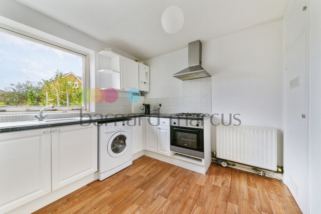 Property photo 3 of 8 Kitchen