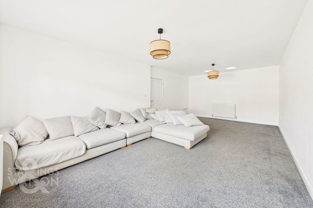 Property photo 3 of 49