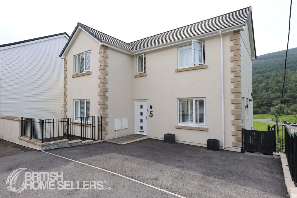 Property photo 1 of 24 Picture No. 03
