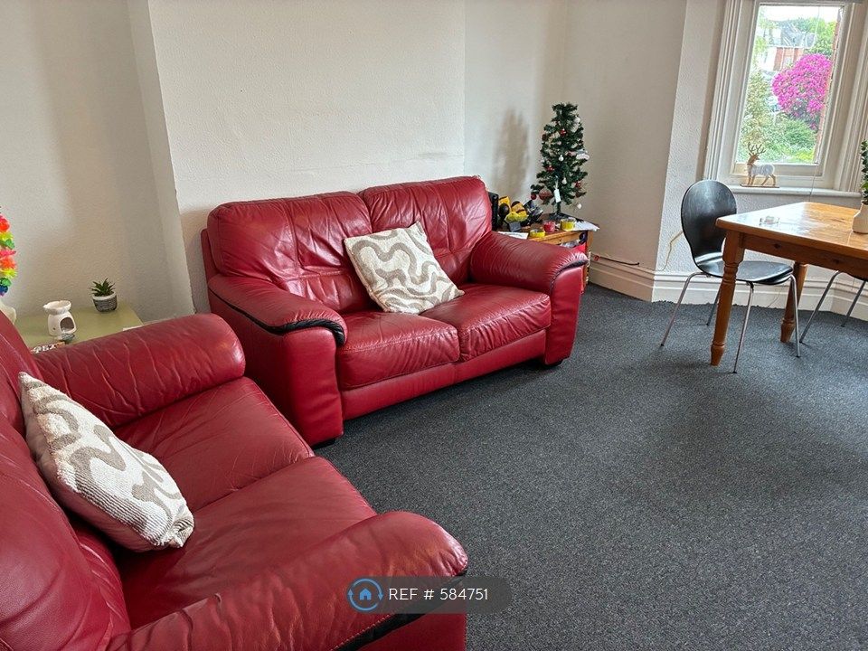 Property photo 3 of 20 Lounge