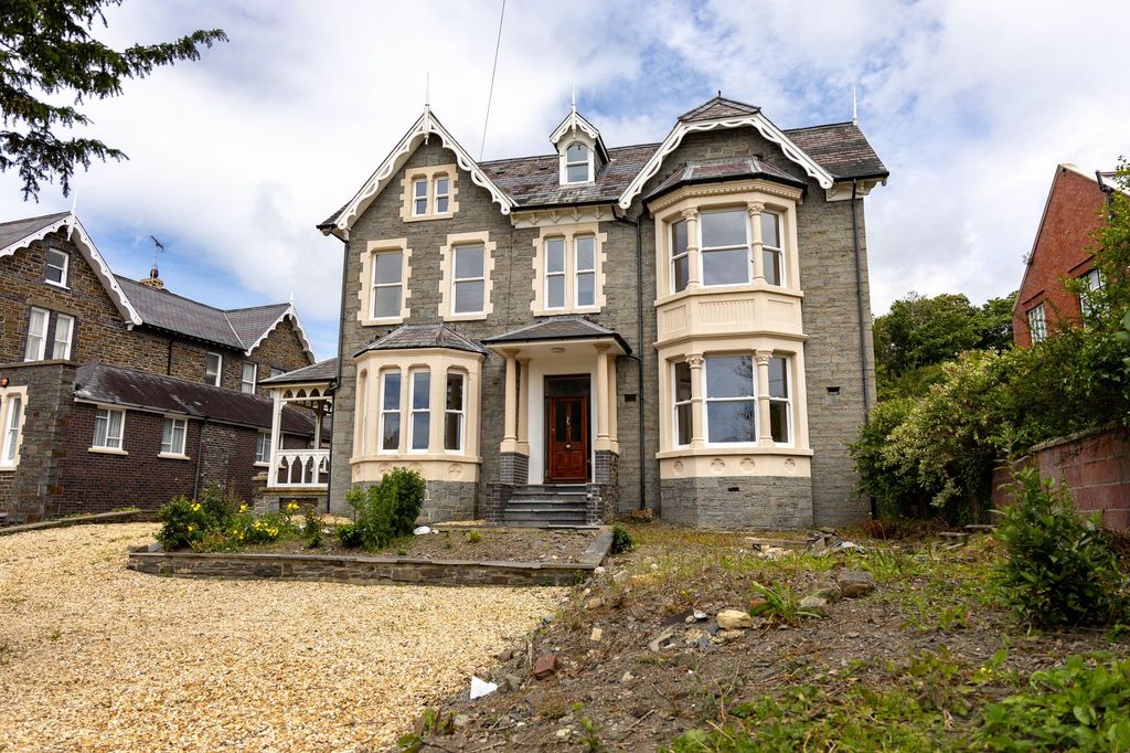 Property photo 3 of 58