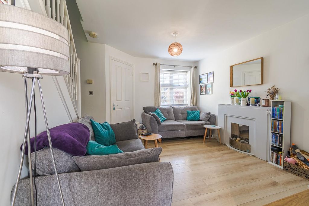 Property photo 2 of 18 Living Room