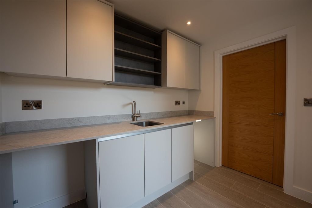 Property photo 1 of 25 Berkswell Gardens - Creative House Studio--27.Jpg