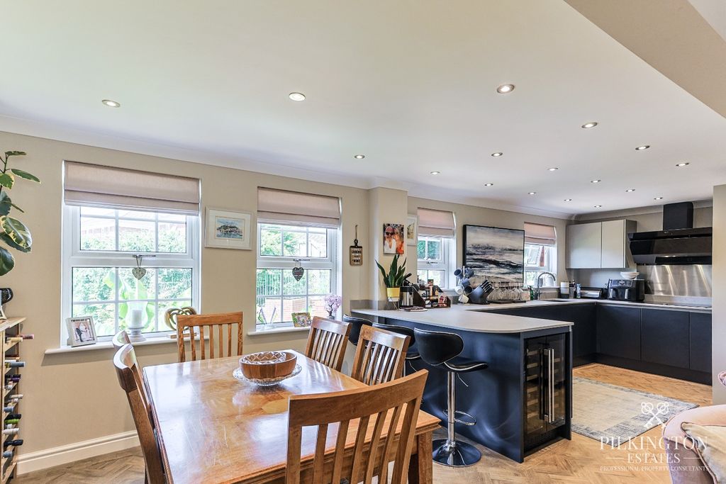 Property photo 2 of 21 5291163