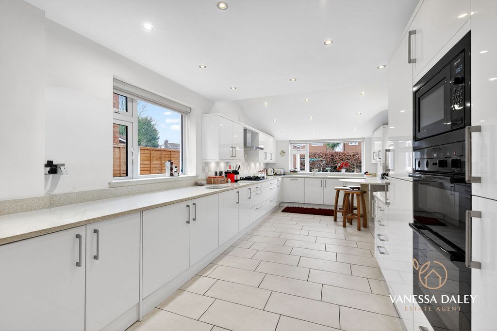 Property photo 2 of 45