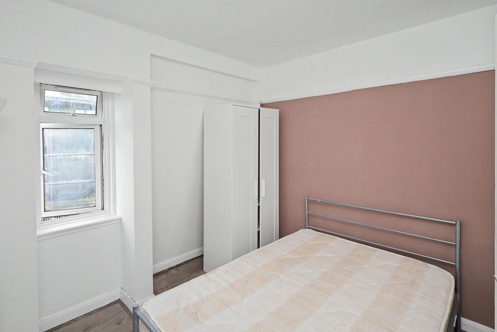 Property photo 3 of 10 47 Alexandra Court, Empire Way, Wembley, Ha9 0Qx