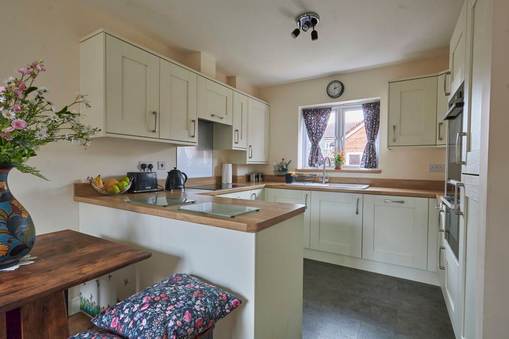 Property photo 3 of 16 Kitchen Diner