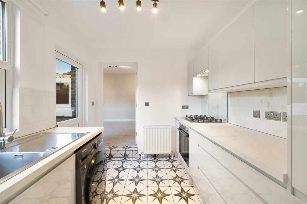 Property photo 3 of 20 Newly Fitted