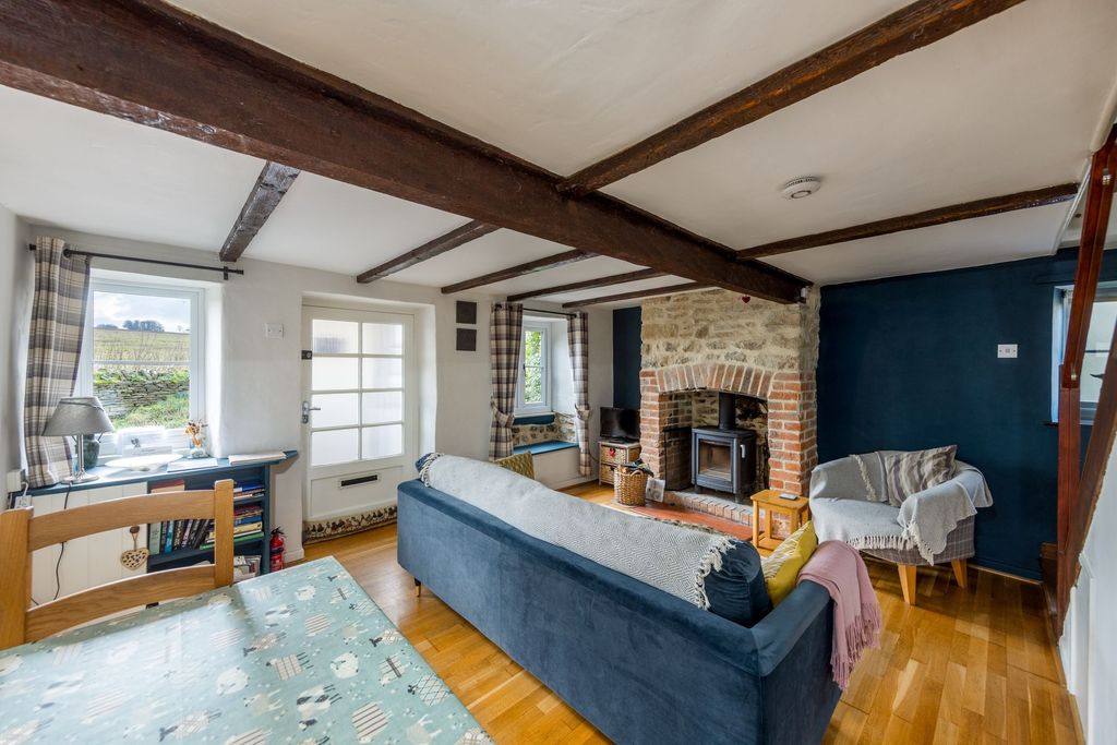 Property photo 2 of 8