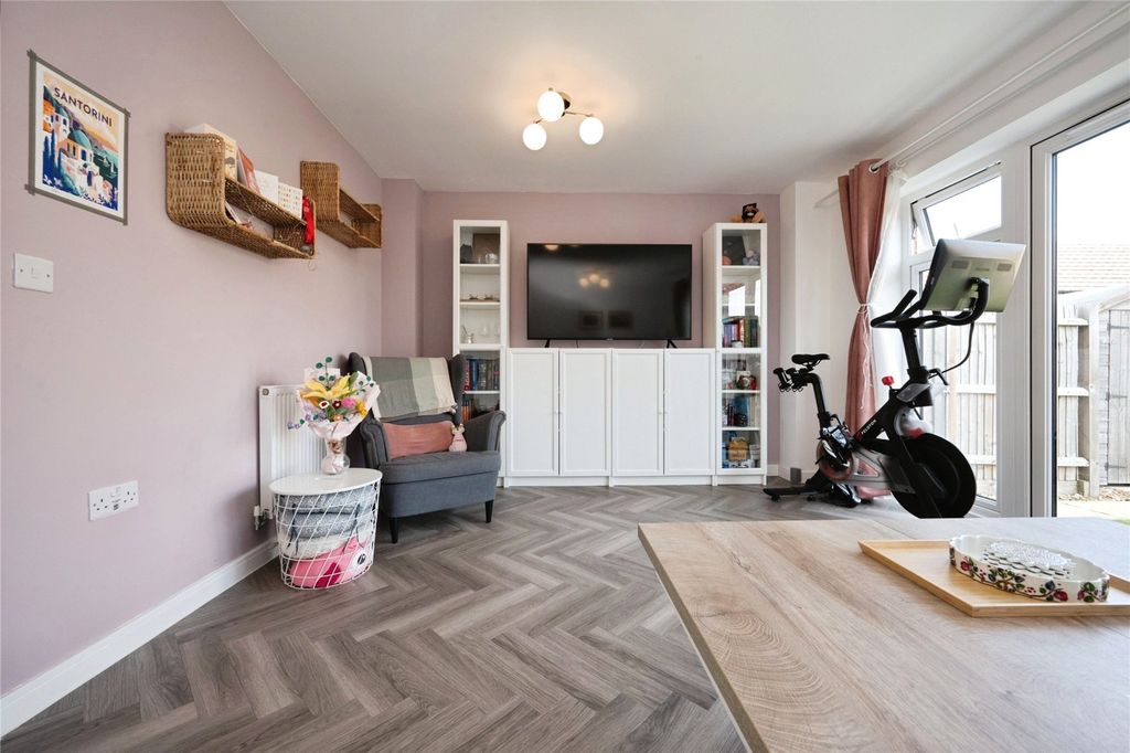 Property photo 2 of 18 Picture No. 15