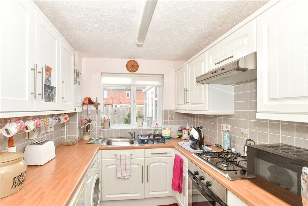 Property photo 3 of 12 Kitchen