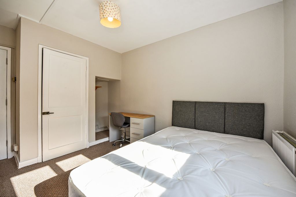 Property photo 2 of 12 Ph5_5807531