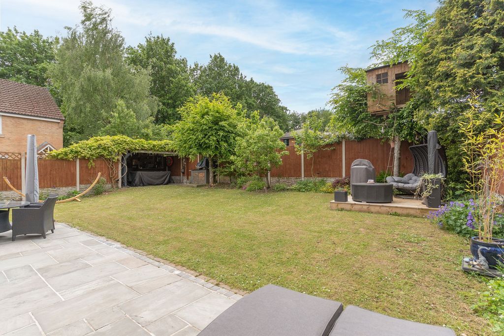 Property photo 2 of 33