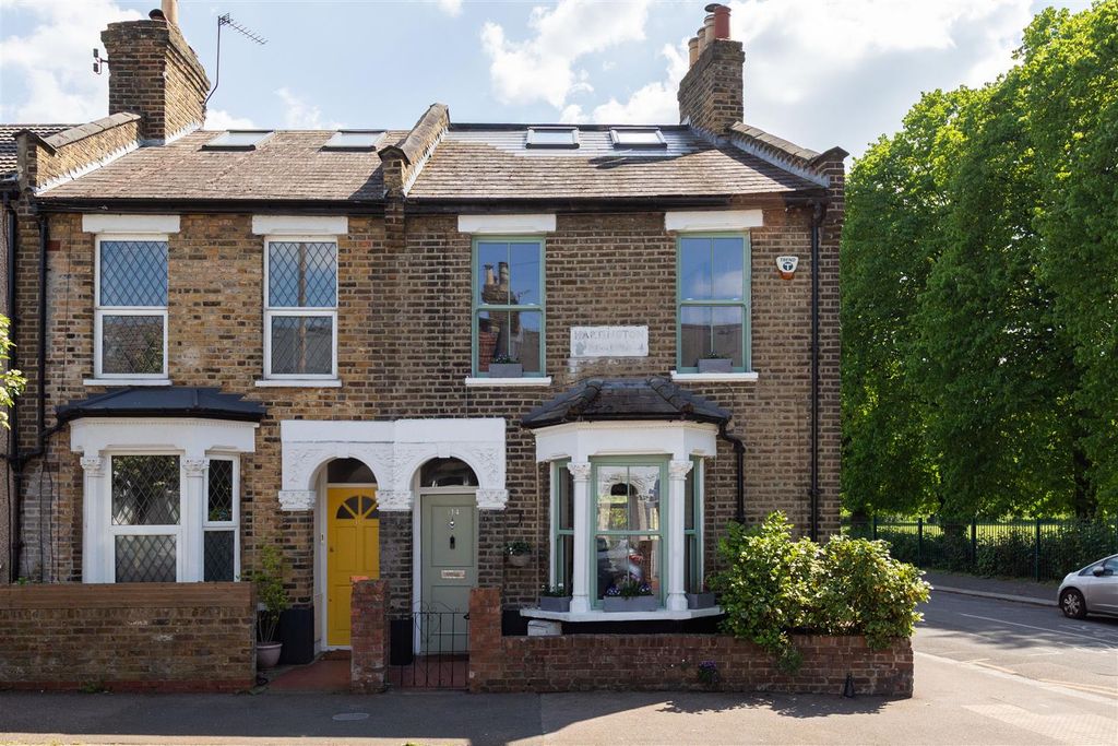 Property photo 1 of 15 Hartington Road, E17