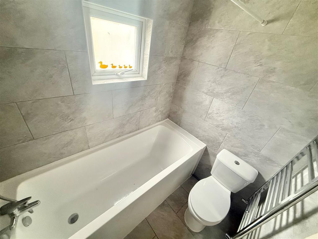 Property photo 1 of 7 Bathroom