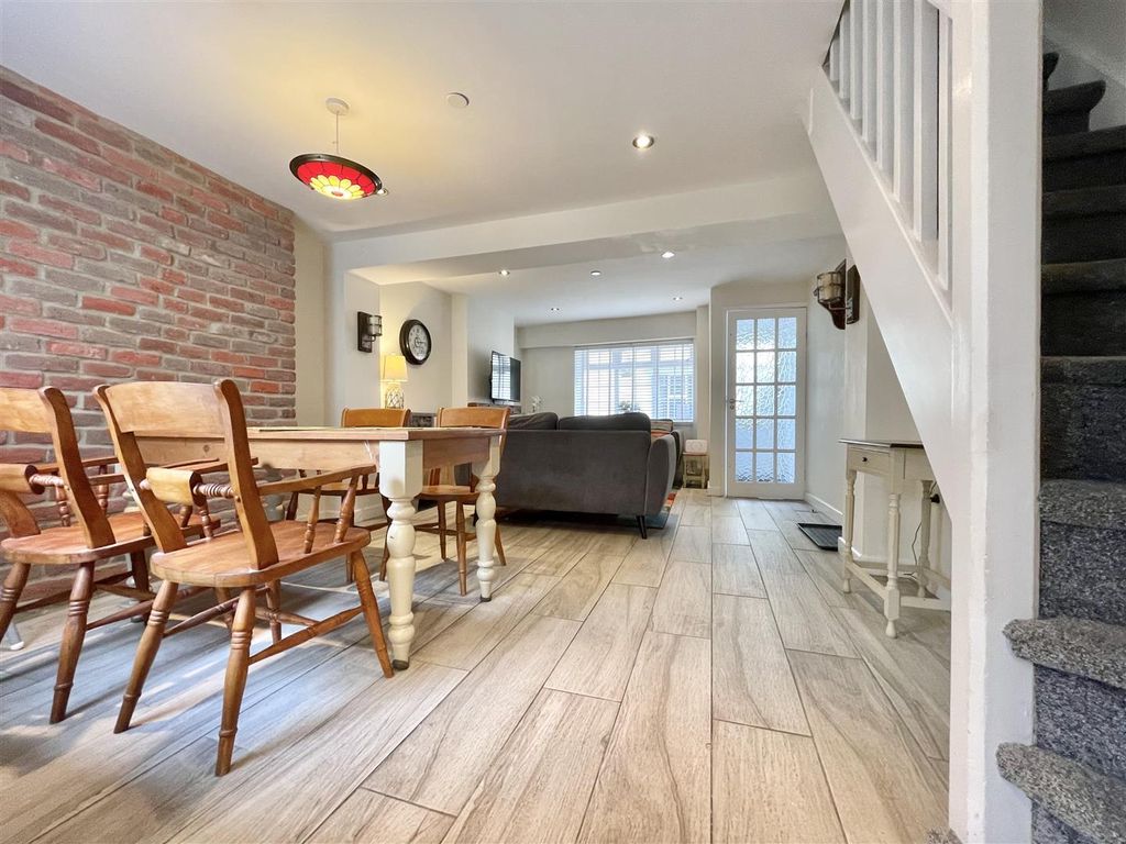 Property photo 2 of 49 Living Room/ Diner