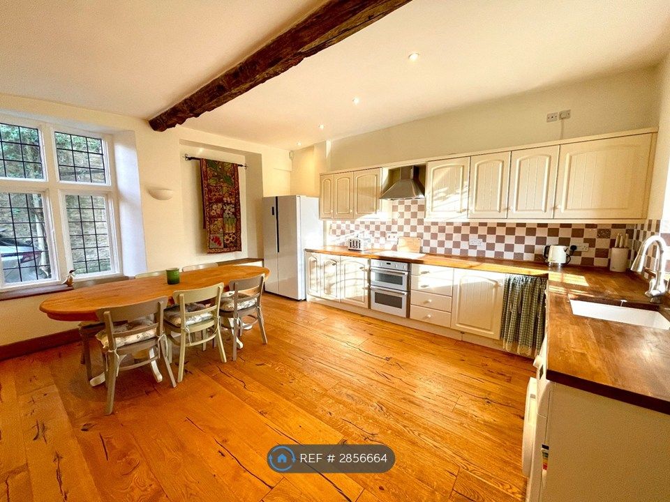 Property photo 3 of 8 Kitchen