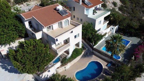 Property photo 1 of 18