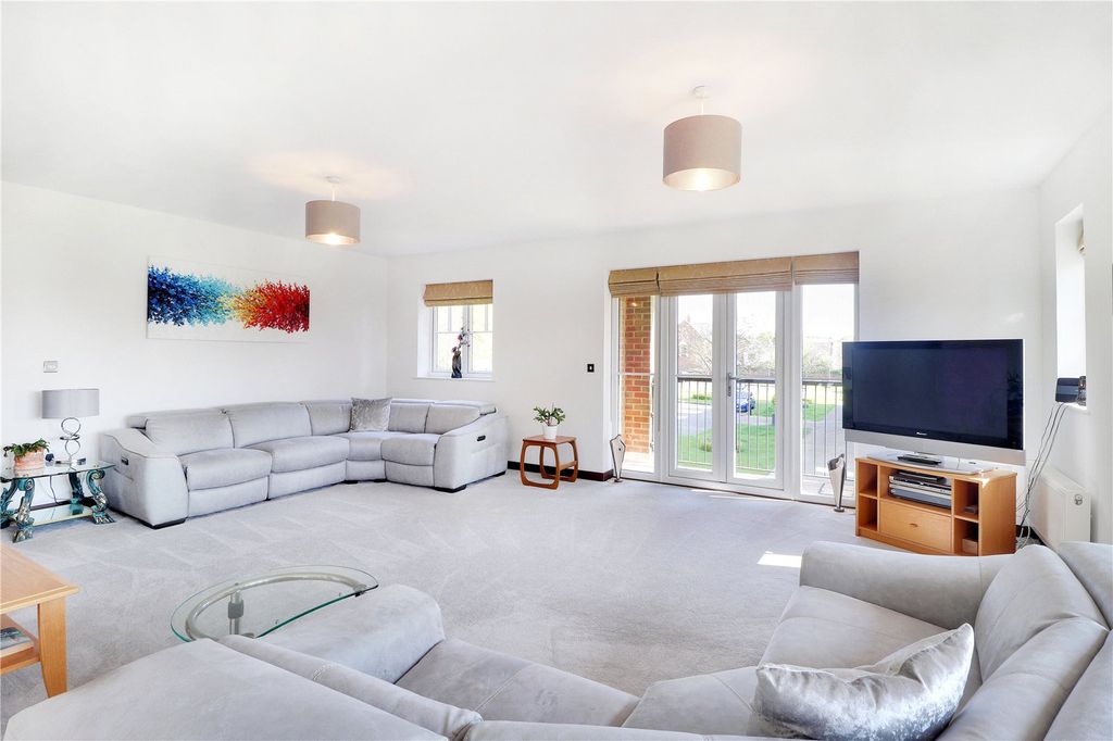 Property photo 2 of 17 Sitting Room
