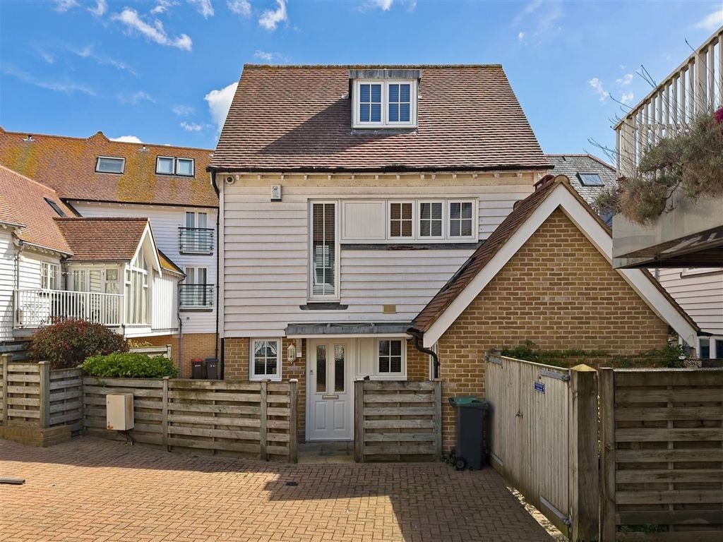 Property photo 1 of 15 The Slipway, Sea Wall, Whitstable