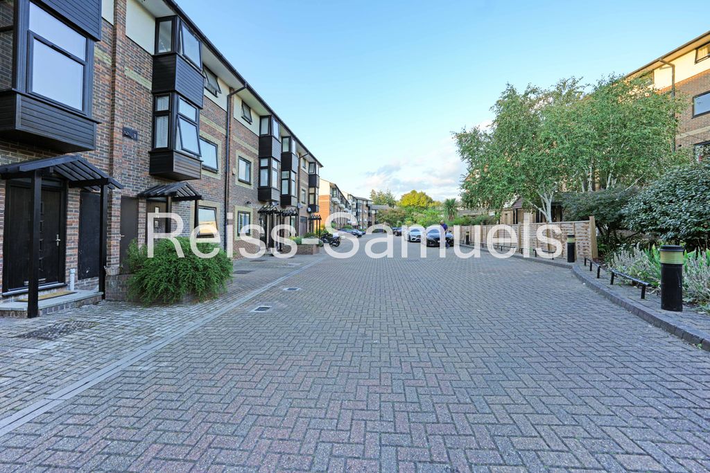 Property photo 1 of 34