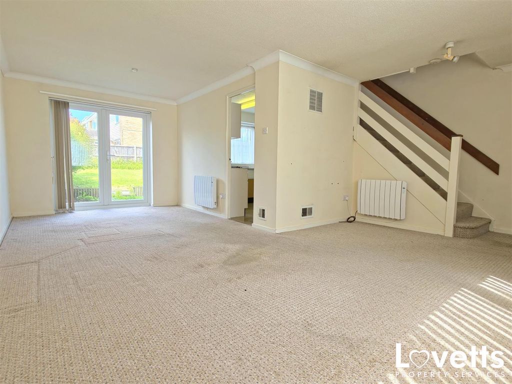 Property photo 3 of 18 Living Room